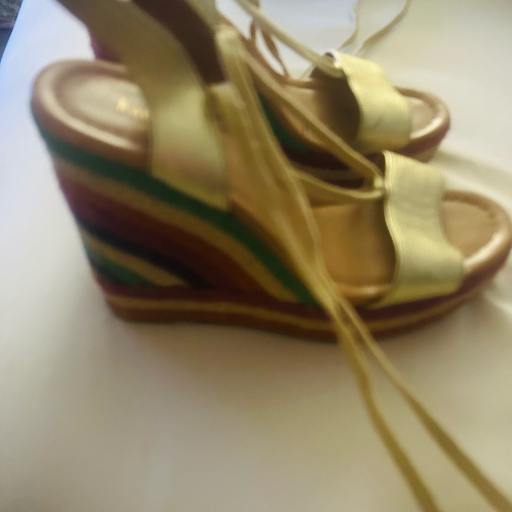 Kate Spade Gold and Multicolor Wedges 💯Authentic PRICED to SALE ✅💯🌻💞
